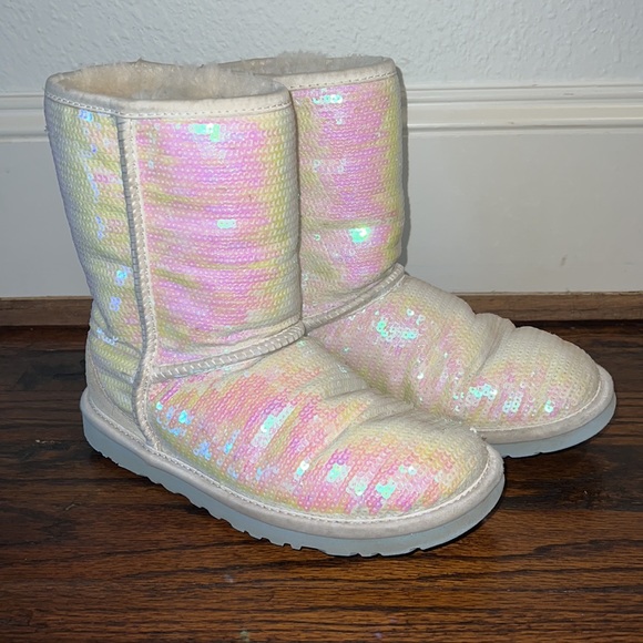 UGG I Do! Sparkles Short Bridal Shearling Boot, White Size 5 - Picture 2 of 7